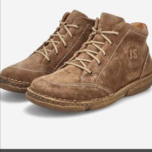 Josef Seibel suede booties Woman’s size 37. Excellent condition.